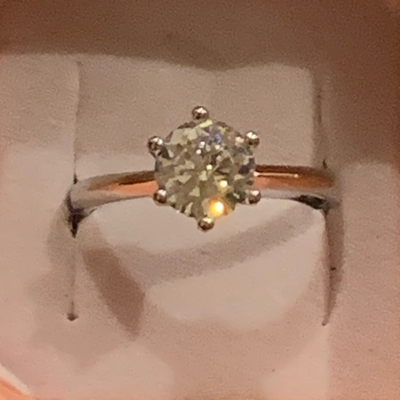 ❤️ABSOLUTELY STUNNING RING VERIFIED MADE W/ 18k WHITE GOLD AND AAA+ ZIRCONIAS❤️ - Picture 2 of 12